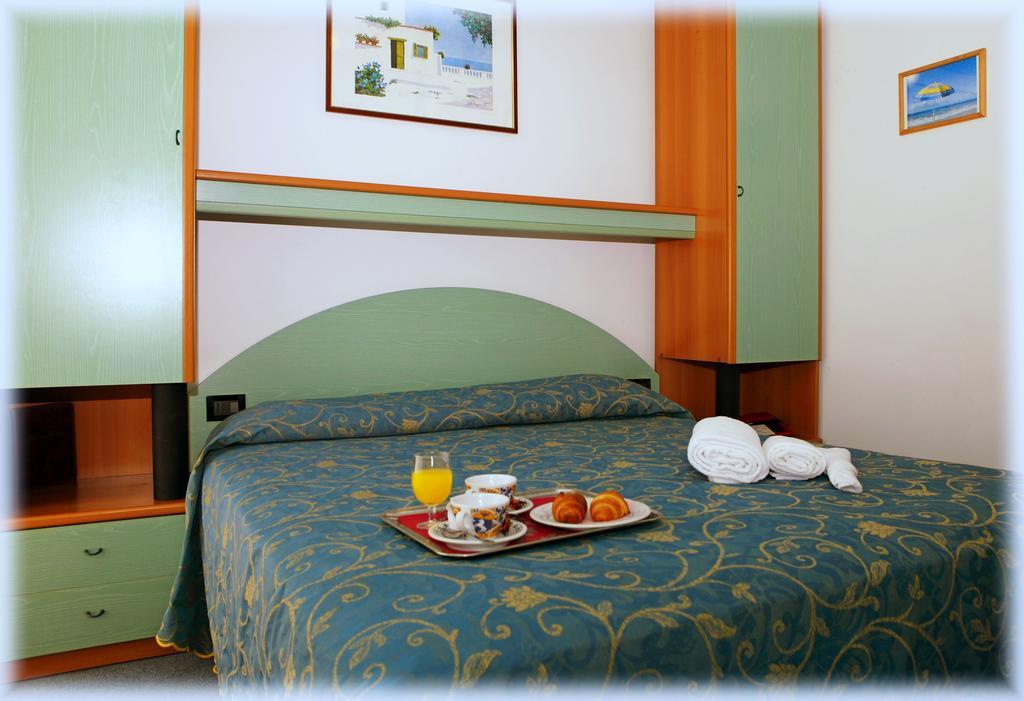Hotel Derby S Lido di Jesolo Habitación foto